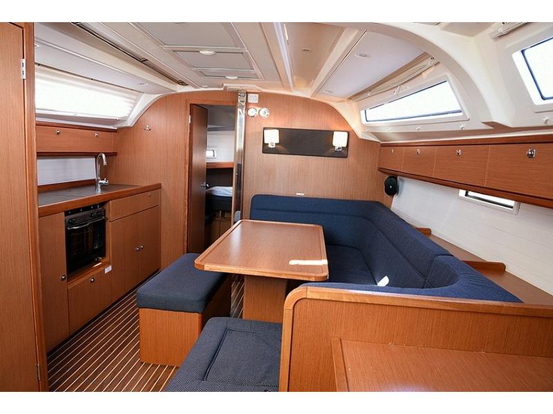 Book yachts online - sailboat - Bavaria Cruiser 41 - Ioli - rent