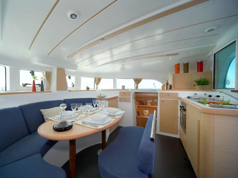 Book yachts online - catamaran - Lagoon 380 - Tamara - rent