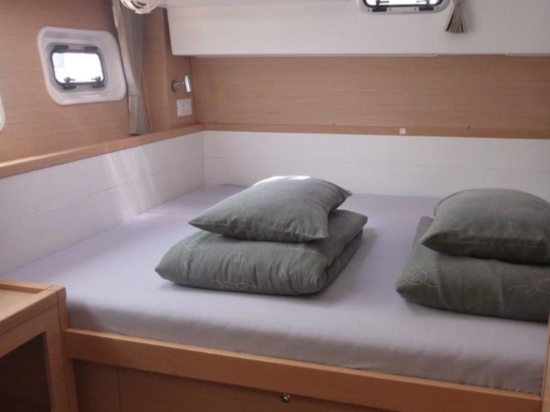 Book yachts online - catamaran - Lagoon 40 (3+2 cab.) - Family - rent