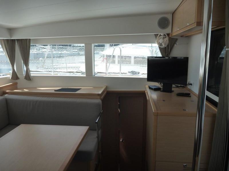 Book yachts online - catamaran - Lagoon 40 (3+2 cab.) - Family - rent