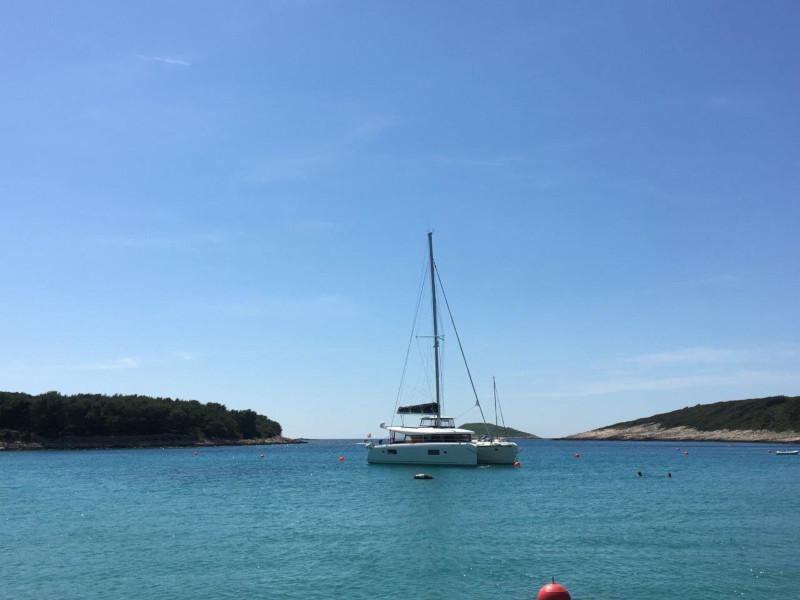 Book yachts online - catamaran - Lagoon 42 (3+2 cab.) - Skyfall - rent