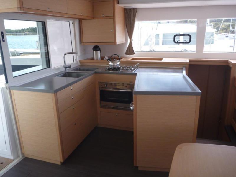 Book yachts online - catamaran - Lagoon 450  Flybridge (4+2 cab.) - Julius Casar III - rent