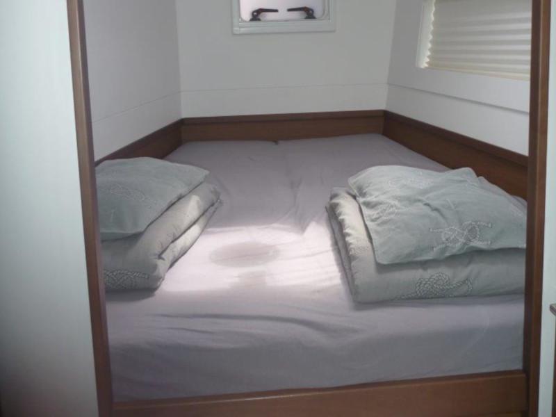 Book yachts online - catamaran - Lagoon 40 (3+2 cab.) - Millennium Falcon - rent