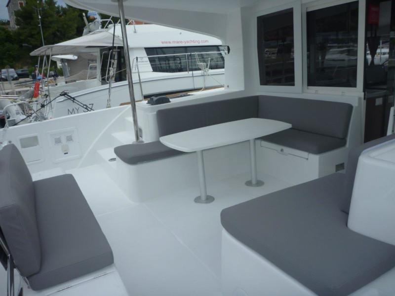 Book yachts online - catamaran - Lagoon 40 (4+2 cab.) - Mare Negroni - rent
