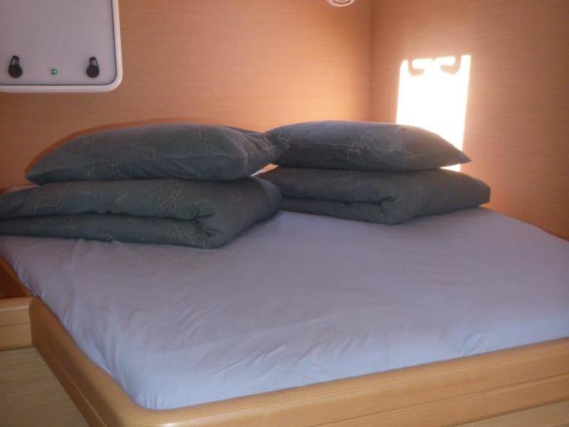 Book yachts online - catamaran - Lagoon 421 (4+1 cab.) - 4 ME - rent