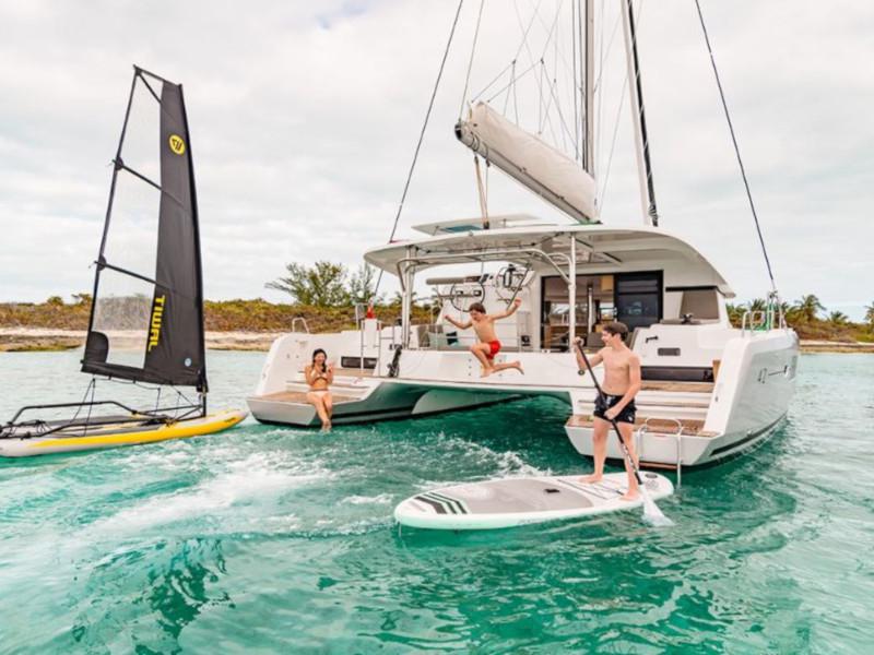 Book yachts online - catamaran - Lagoon 42 (3+2 cab.) - Nuria - rent