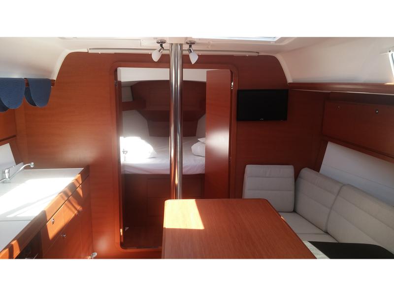 Book yachts online - sailboat - Dufour 382 Grand Large - Ceja - rent
