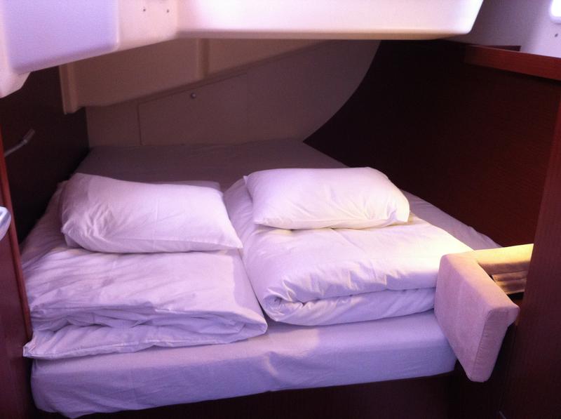 Book yachts online - sailboat - Hanse 415 - Ivo - rent