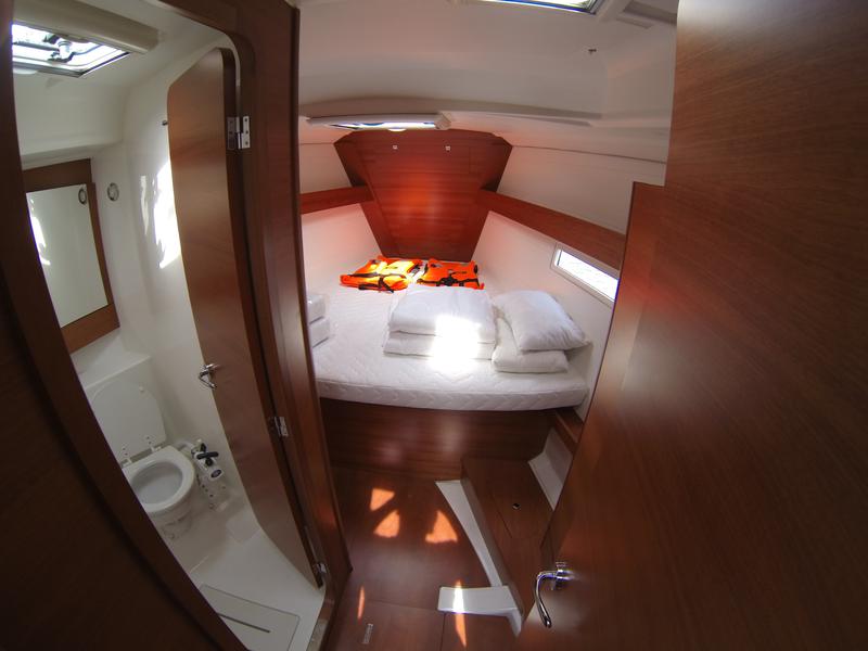 Book yachts online - sailboat - Dufour 410 Grand Large - Dolin - rent