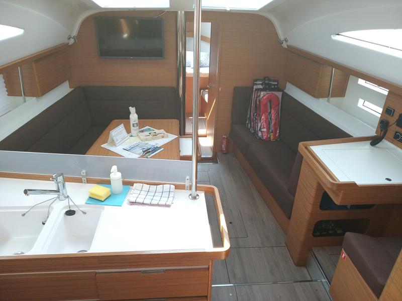 Book yachts online - sailboat - Elan Impression 45 BT - Knotty Buoy - rent