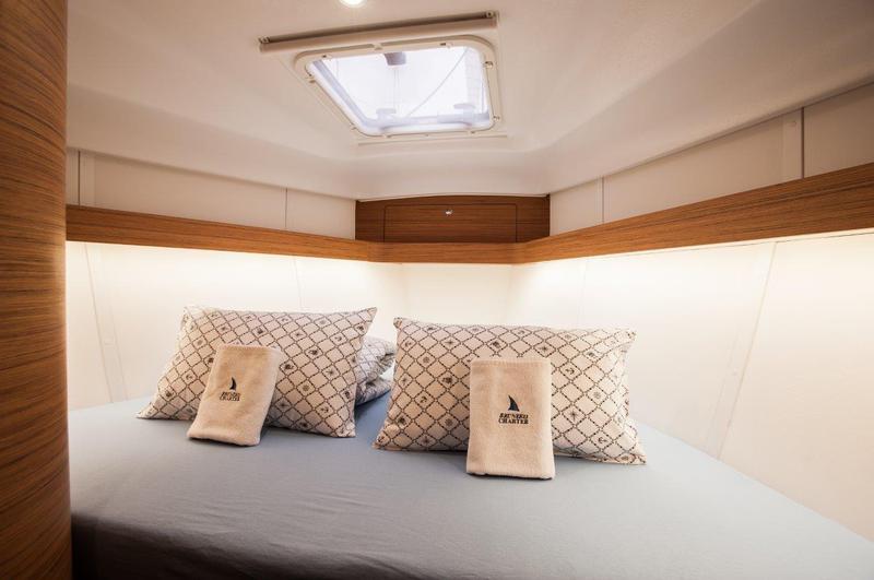 Book yachts online - sailboat - Elan Impression 40 - FORTISS with A/C - rent