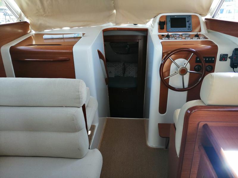 Book yachts online - motorboat - Antares 10.80 - Matija with A/C - rent