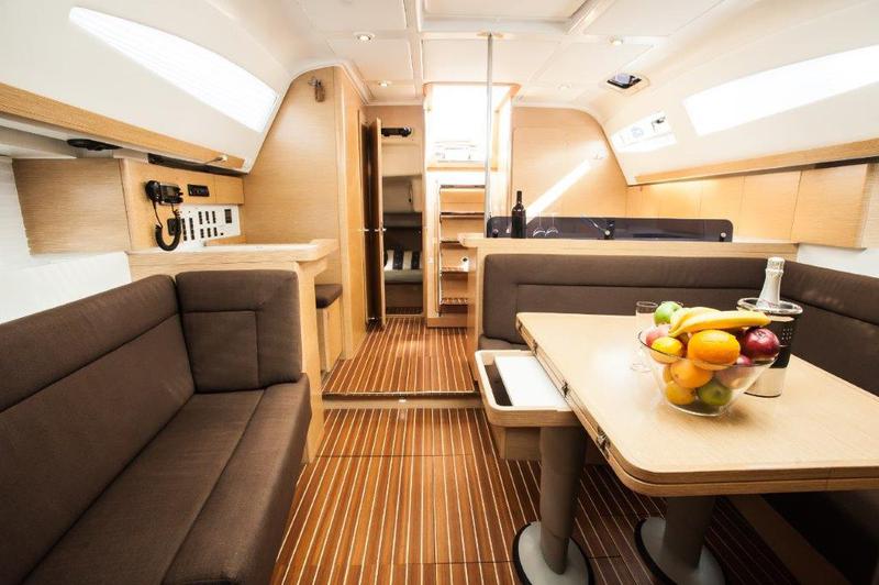 Book yachts online - sailboat - Elan Impression 45 BT - Reina Del Mar with A/C - rent