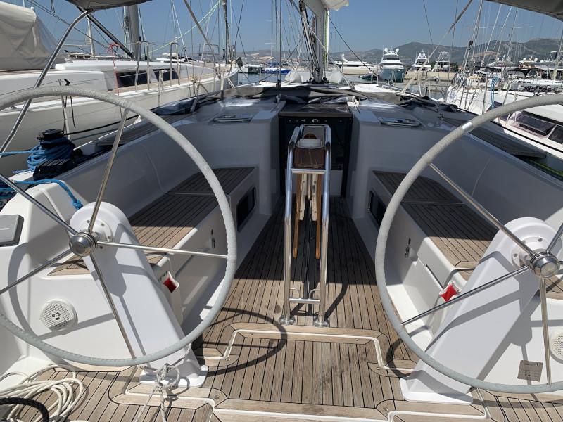 Book yachts online - sailboat - Hanse 445/3 - ZHELAET - rent