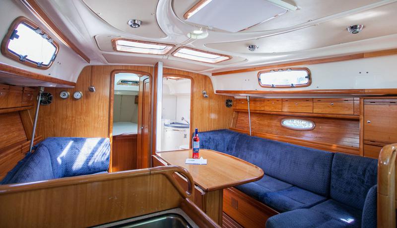 Book yachts online - sailboat - Bavaria 37 Cruiser - Mare - rent