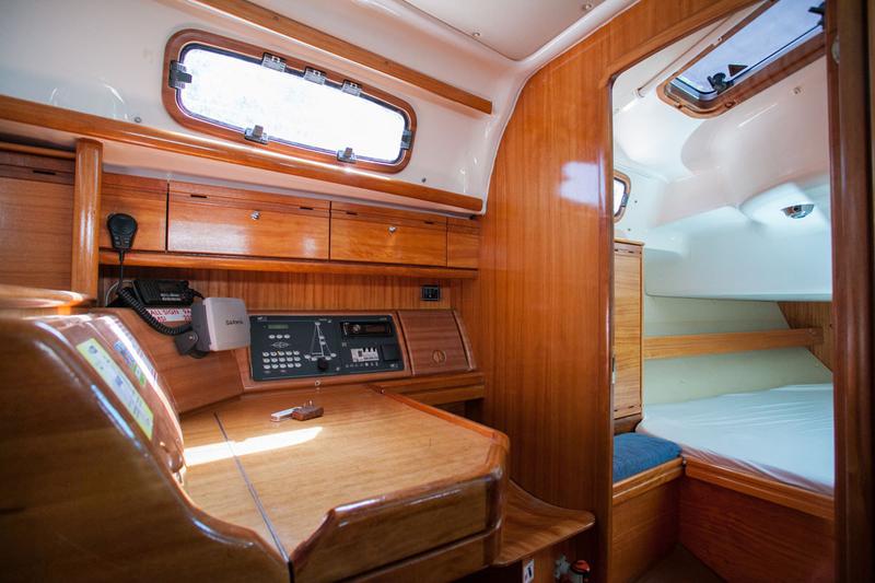 Book yachts online - sailboat - Bavaria 37 Cruiser - Mare - rent