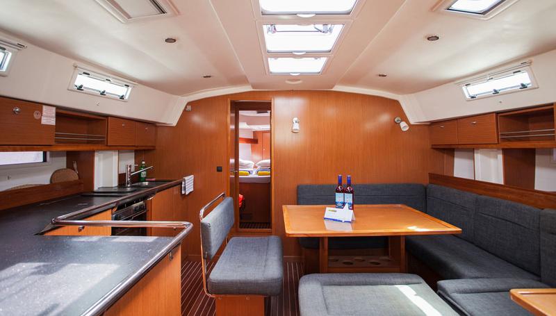 Book yachts online - sailboat - Bavaria Cruiser 45 - Blues Point - rent