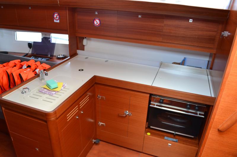 Book yachts online - sailboat - Dufour 412 - Tango - rent