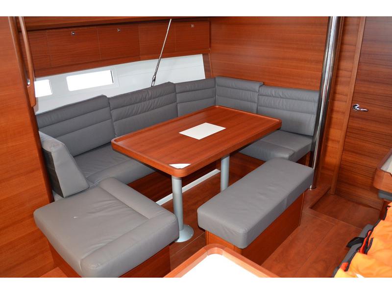 Book yachts online - sailboat - Dufour 412 - Tango - rent