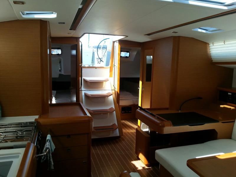 Book yachts online - sailboat - Sun Odyssey 509 Owner - Dodo - rent