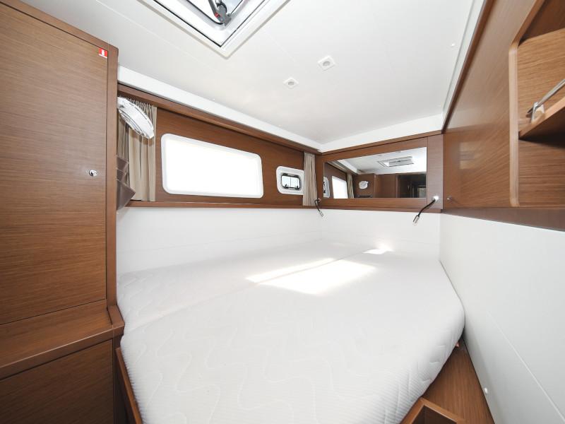 Book yachts online - catamaran - Lagoon 450  Flybridge - LLYN - rent