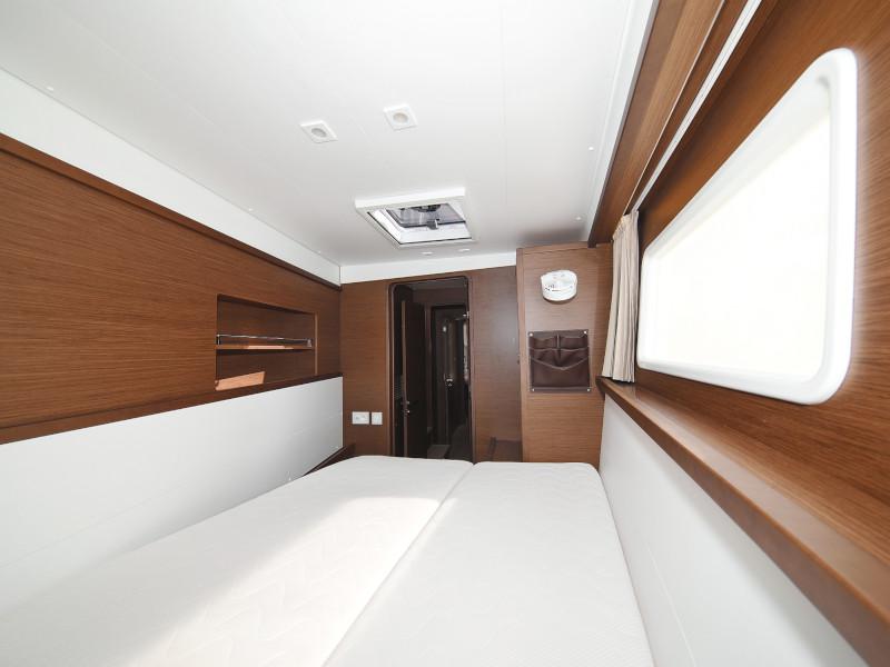 Book yachts online - catamaran - Lagoon 450  Flybridge - LLYN - rent
