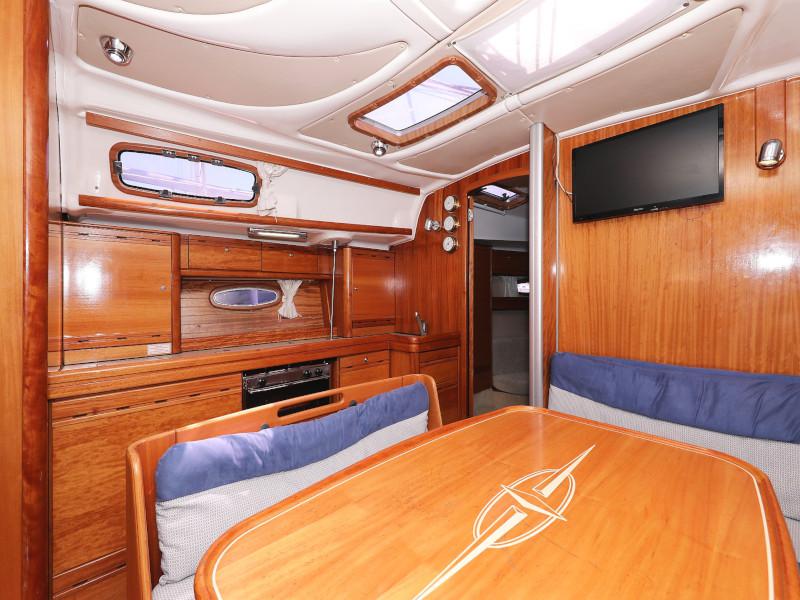 Book yachts online - sailboat - Bavaria 39 Cruiser - Windy - rent