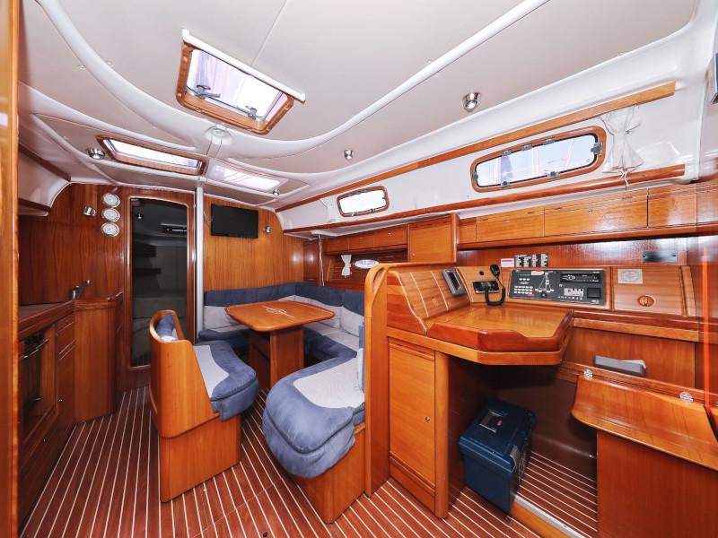 Book yachts online - sailboat - Bavaria 39 Cruiser - Windy - rent