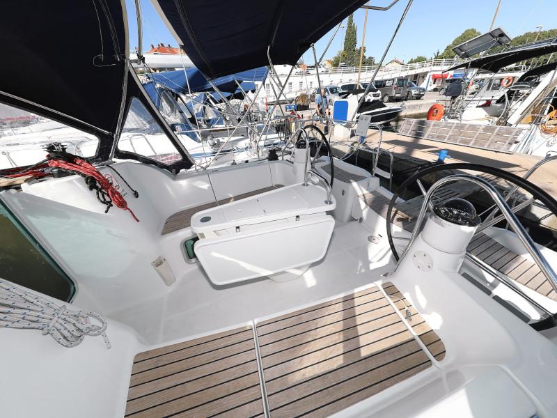 Book yachts online - sailboat - Sun Odyssey 39i - Lucija - rent