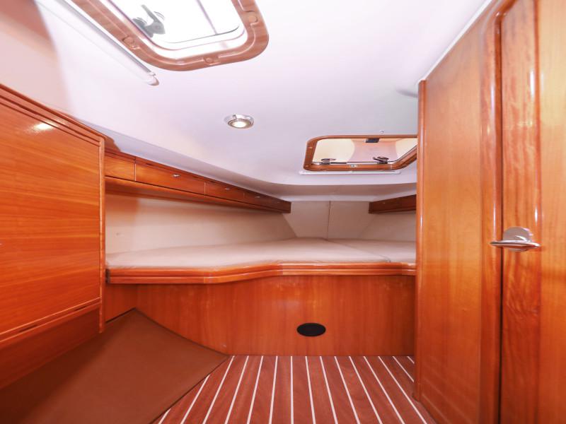 Book yachts online - sailboat - Bavaria 37 Cruiser - Mateja - rent