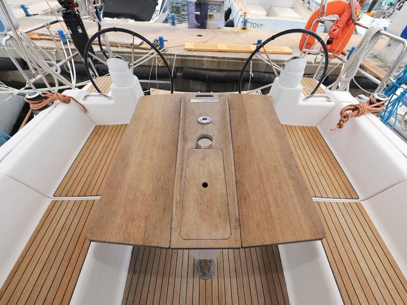 Book yachts online - sailboat - Dufour 380 - Le Pacha - rent