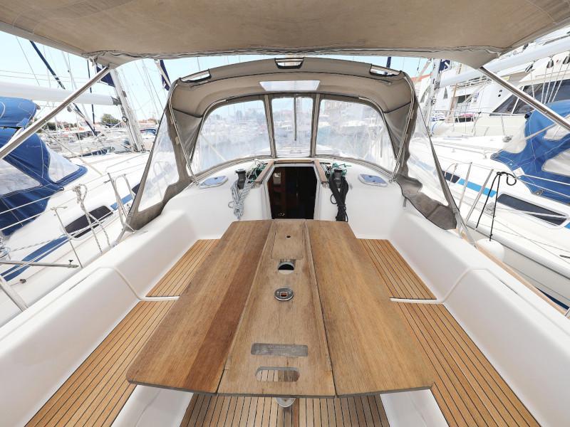 Book yachts online - sailboat - Dufour 380 - Le Pacha - rent