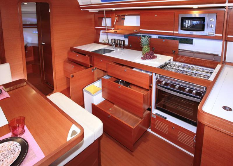Book yachts online - sailboat - Dufour 450 GL - Dans - rent
