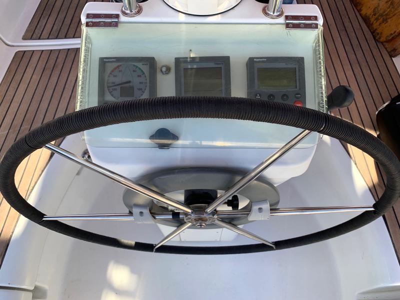 Book yachts online - sailboat - Oceanis 331 - Wind 1 - rent