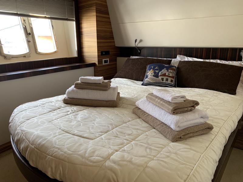 Book yachts online - motorboat - Absolute 52 - Tequila - rent