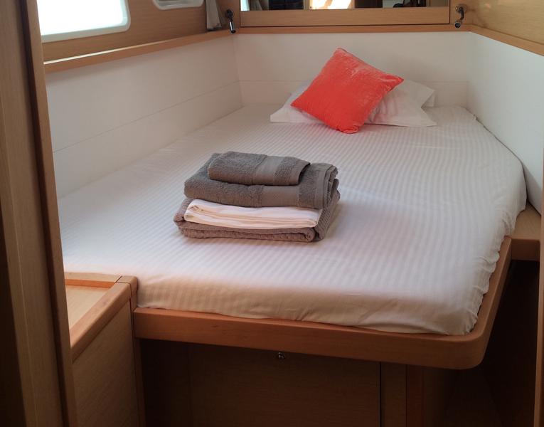Book yachts online - catamaran - Lagoon 450  Flybridge - Odysseus - rent