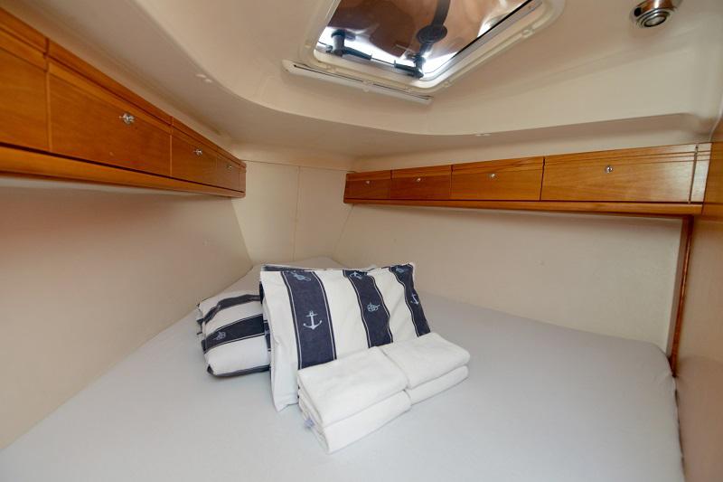 Book yachts online - sailboat - Bavaria 37 Cruiser - Morski zekan   - rent