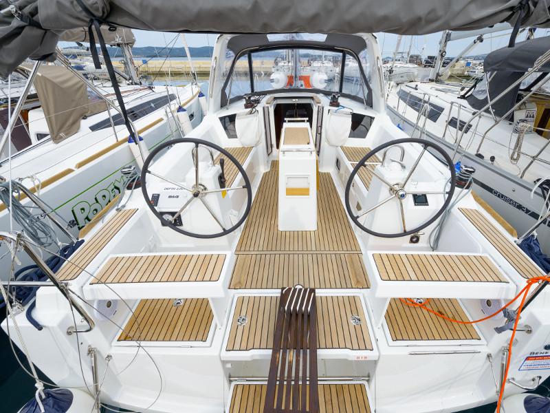 Book yachts online - sailboat - Oceanis 35.1 - Aquilo - rent