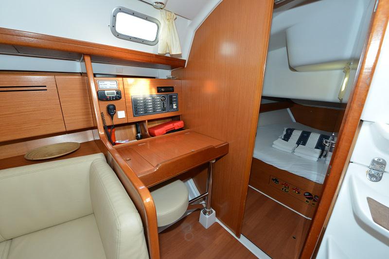 Book yachts online - sailboat - Cyclades 43.4 - Zdenka   - rent