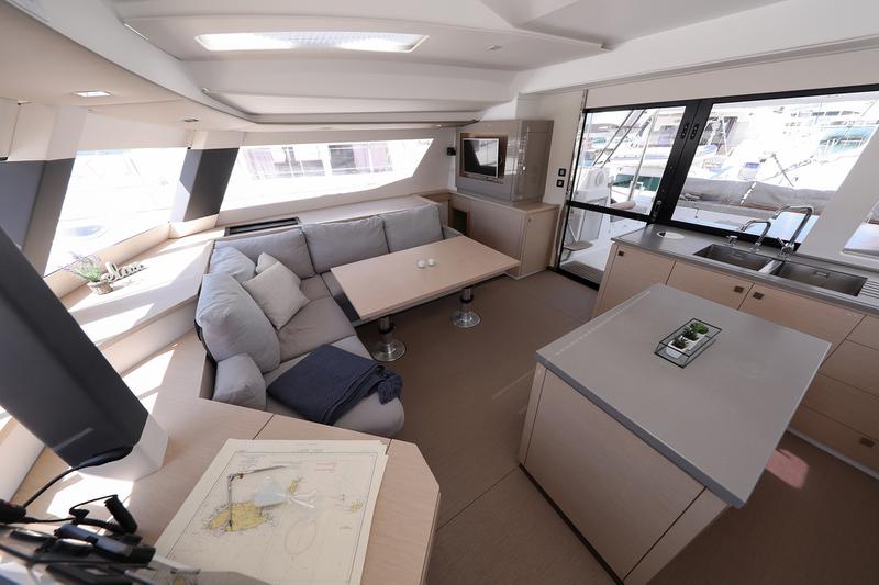 Book yachts online - catamaran - Saba 50 Quintet (6+1) - FEELING FREE - rent