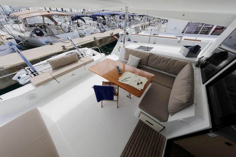 Book yachts online - catamaran - FP Lucia 40 - ANDARO - rent