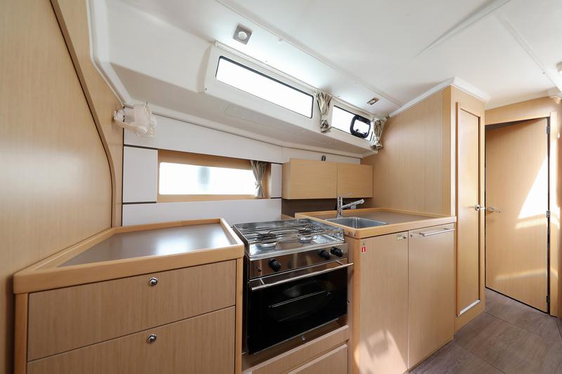 Book yachts online - sailboat - Oceanis 38 - ONE - rent