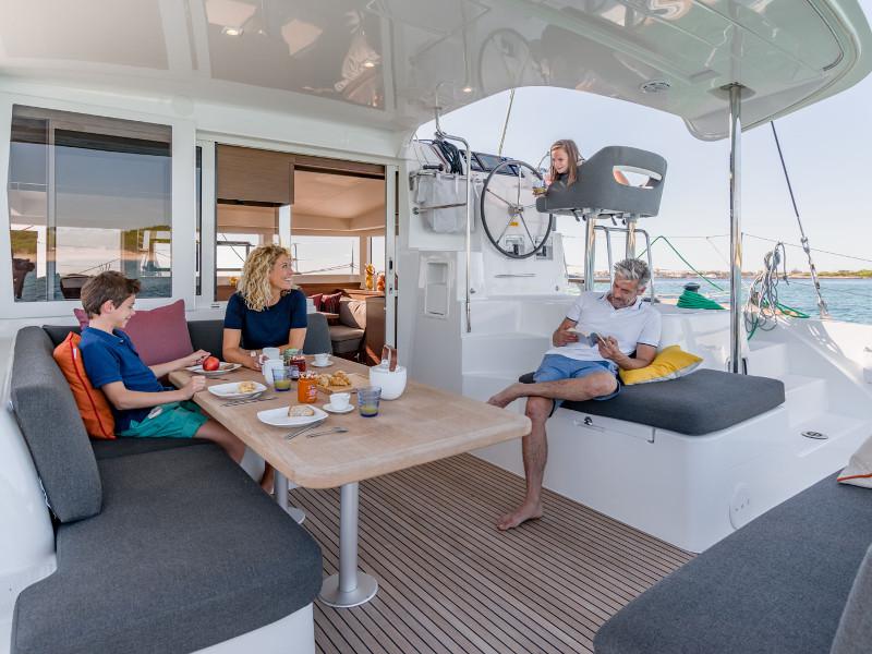 Book yachts online - catamaran - Lagoon 40 - WILD CAT - rent
