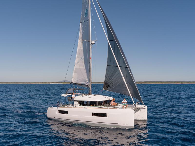 Book yachts online - catamaran - Lagoon 40 - WILD CAT - rent