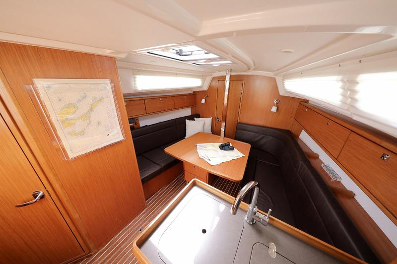 Book yachts online - sailboat - Bavaria Cruiser 34 - FEELING GOOD - rent
