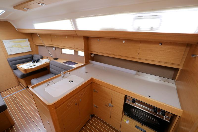 Book yachts online - sailboat - Dufour 412 GL - 3 FRIENDS - rent