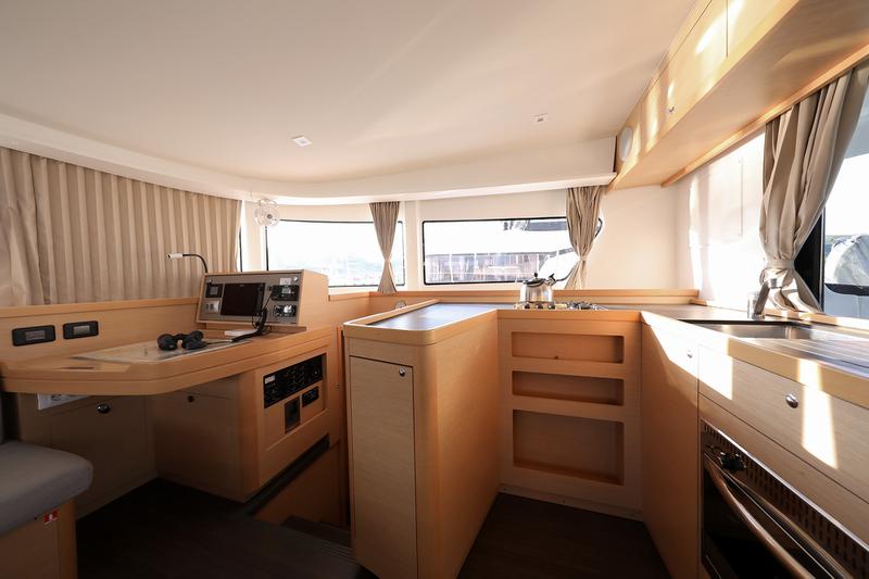 Book yachts online - catamaran - Lagoon 42 - LA MAR - rent