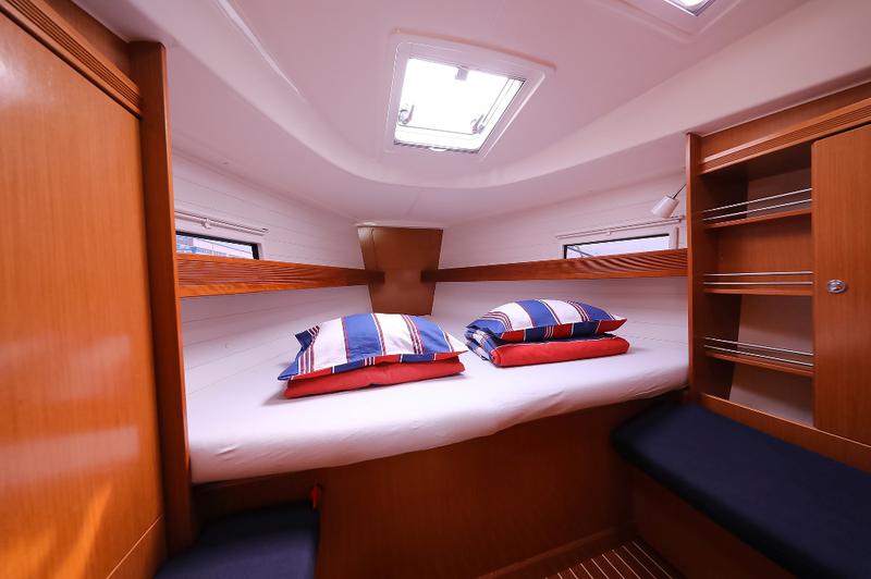 Book yachts online - sailboat - Bavaria Cruiser 36 - MIRA - rent