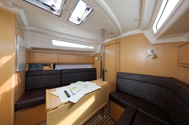 Book yachts online - sailboat - Bavaria Cruiser 34 - ARIZONA - rent