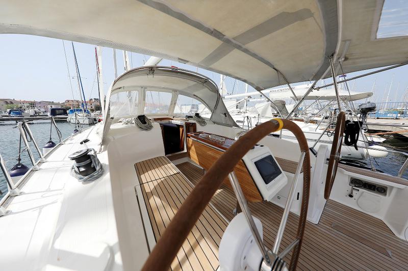 Book yachts online - sailboat - Bavaria Cruiser 37 - JAZZ BAND - rent